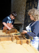 Formen von Lehmziegeln